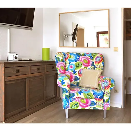 Henrietta In The House 度假居